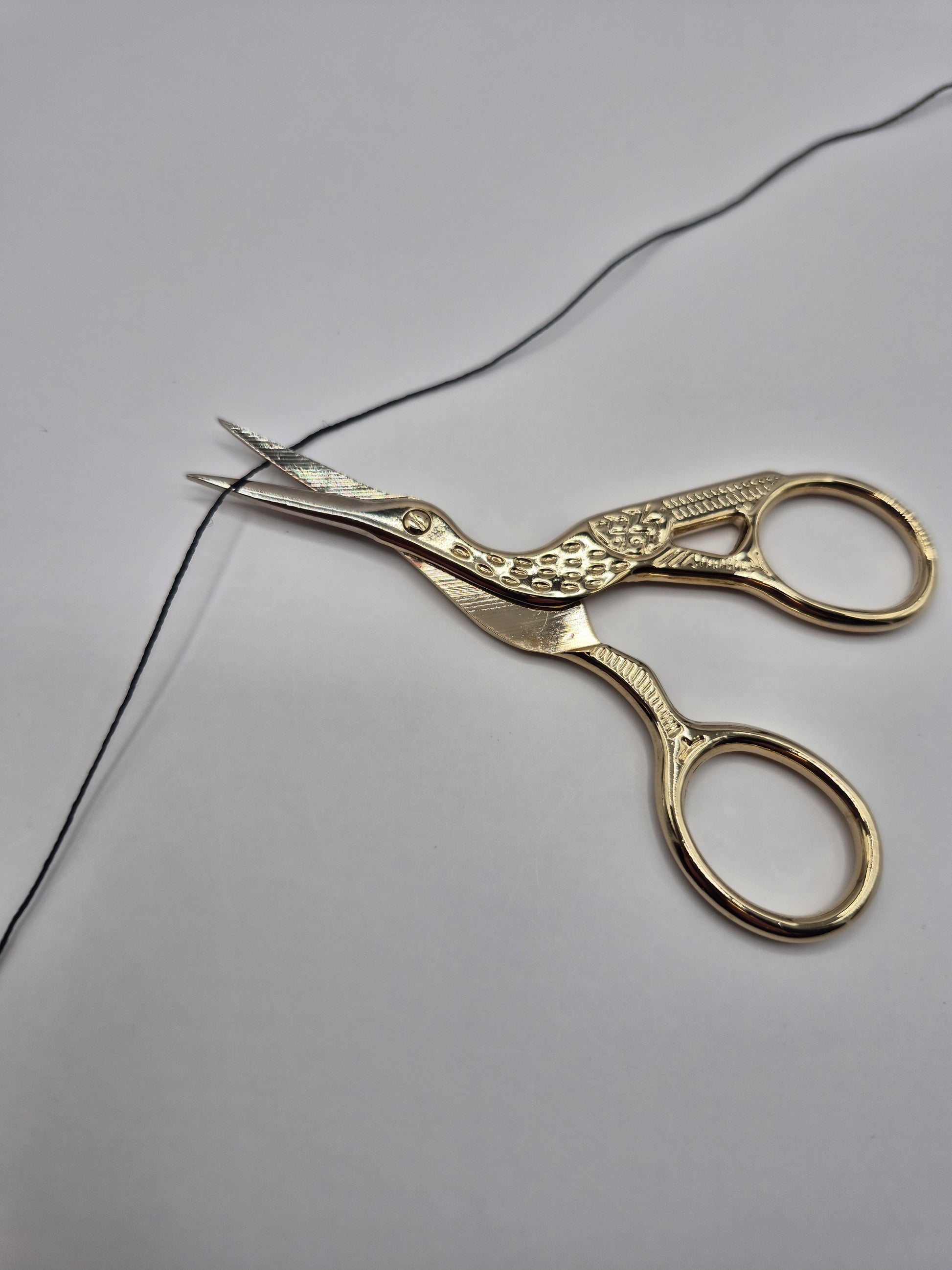 Mesh Essentials Bundle – professional installation kit by Kelly Maxwell Hair Extensions (view 2)
